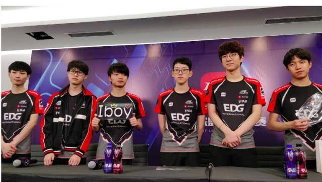 崭露头角以 崭露头角以